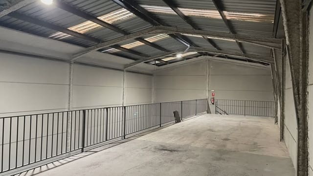 Commerciale da affittare in Quart de Poblet - 1.250 € (Rif: 9748332)