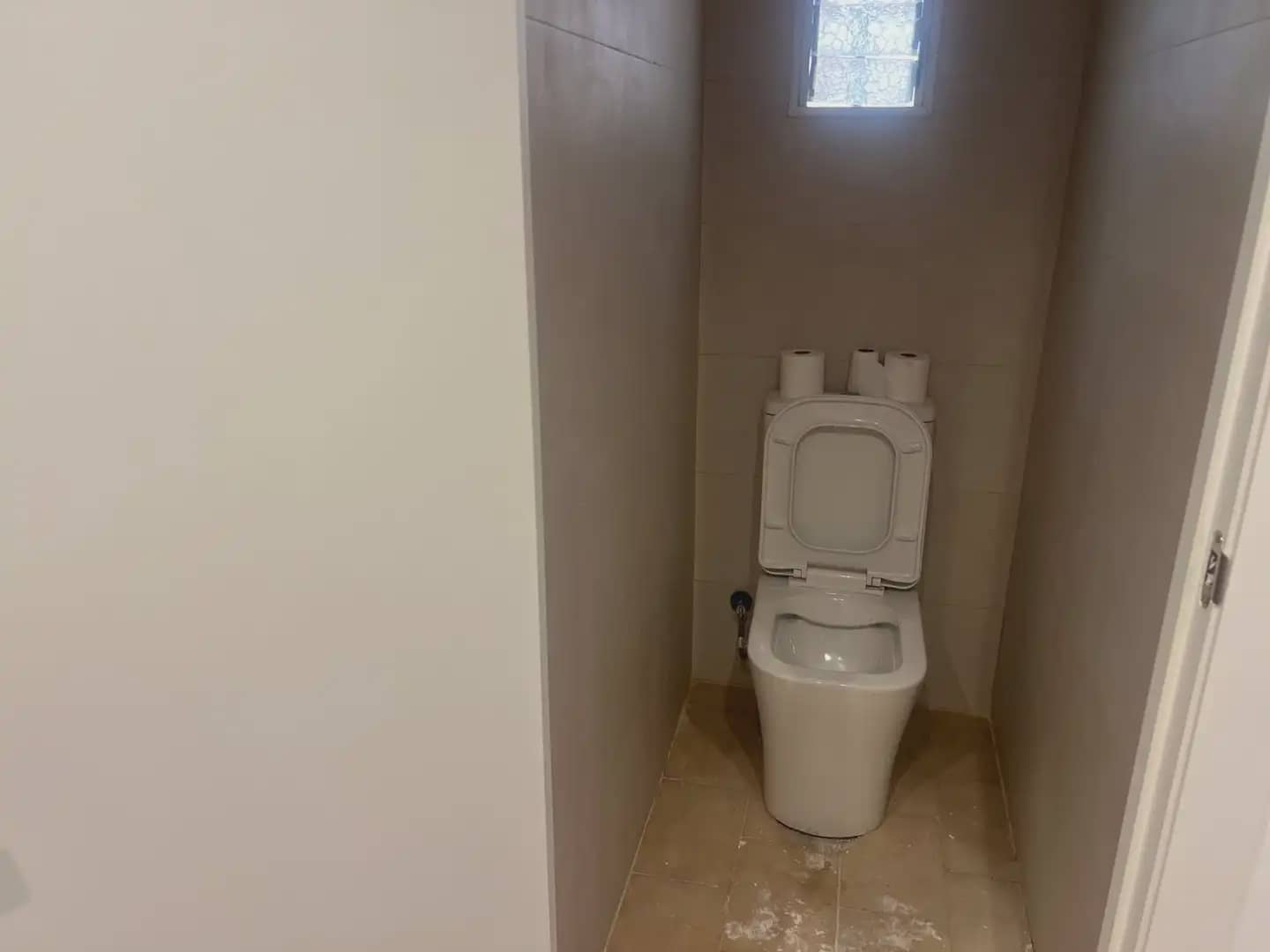 Comercial para arrendar em Quart de Poblet - 2 400 € (Ref: 9787884)