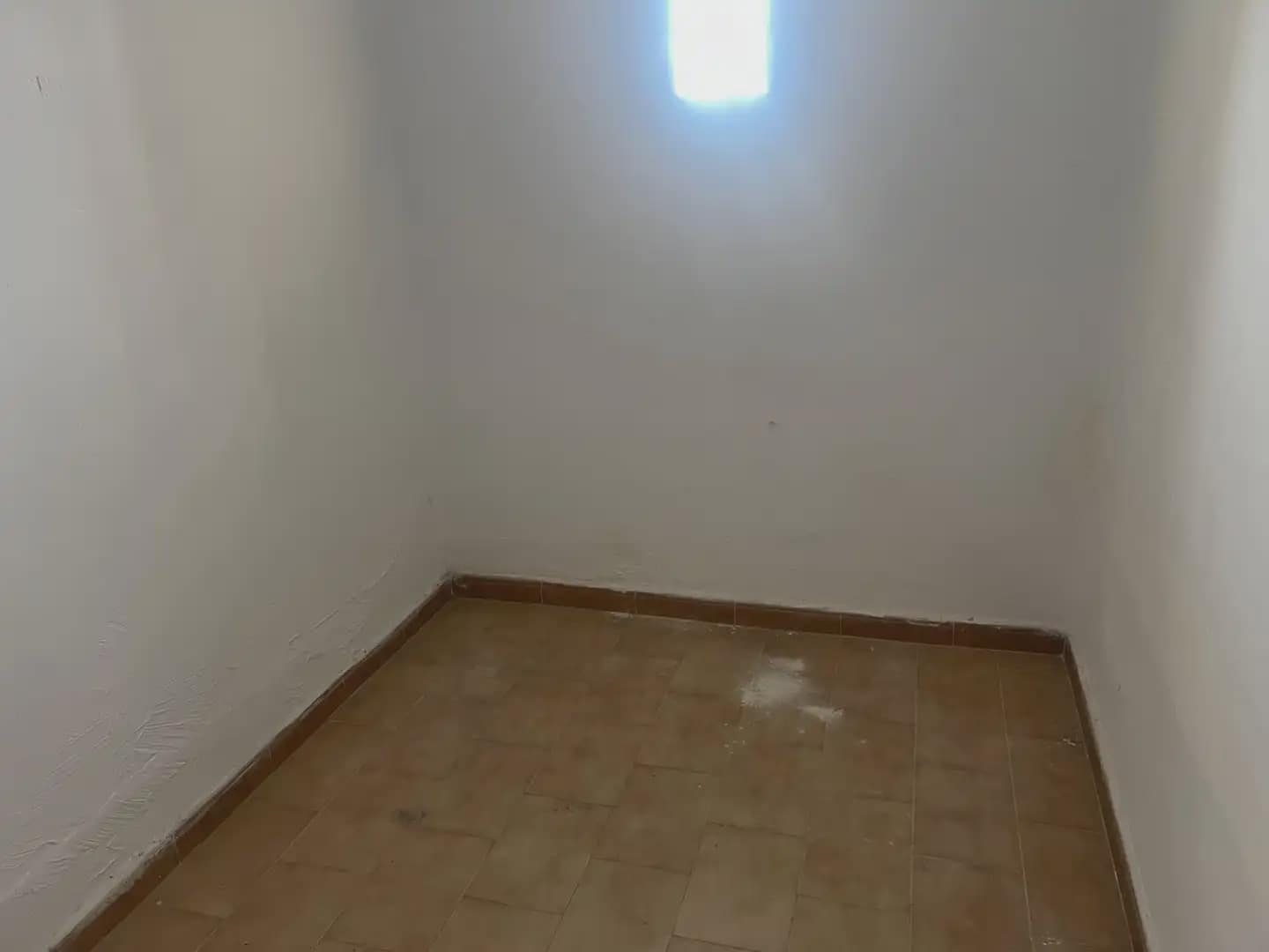 Comercial para arrendar em Quart de Poblet - 2 400 € (Ref: 9787884)