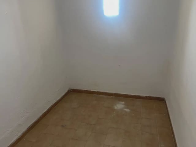 Comercial para arrendar em Quart de Poblet - 2 400 € (Ref: 9787884)