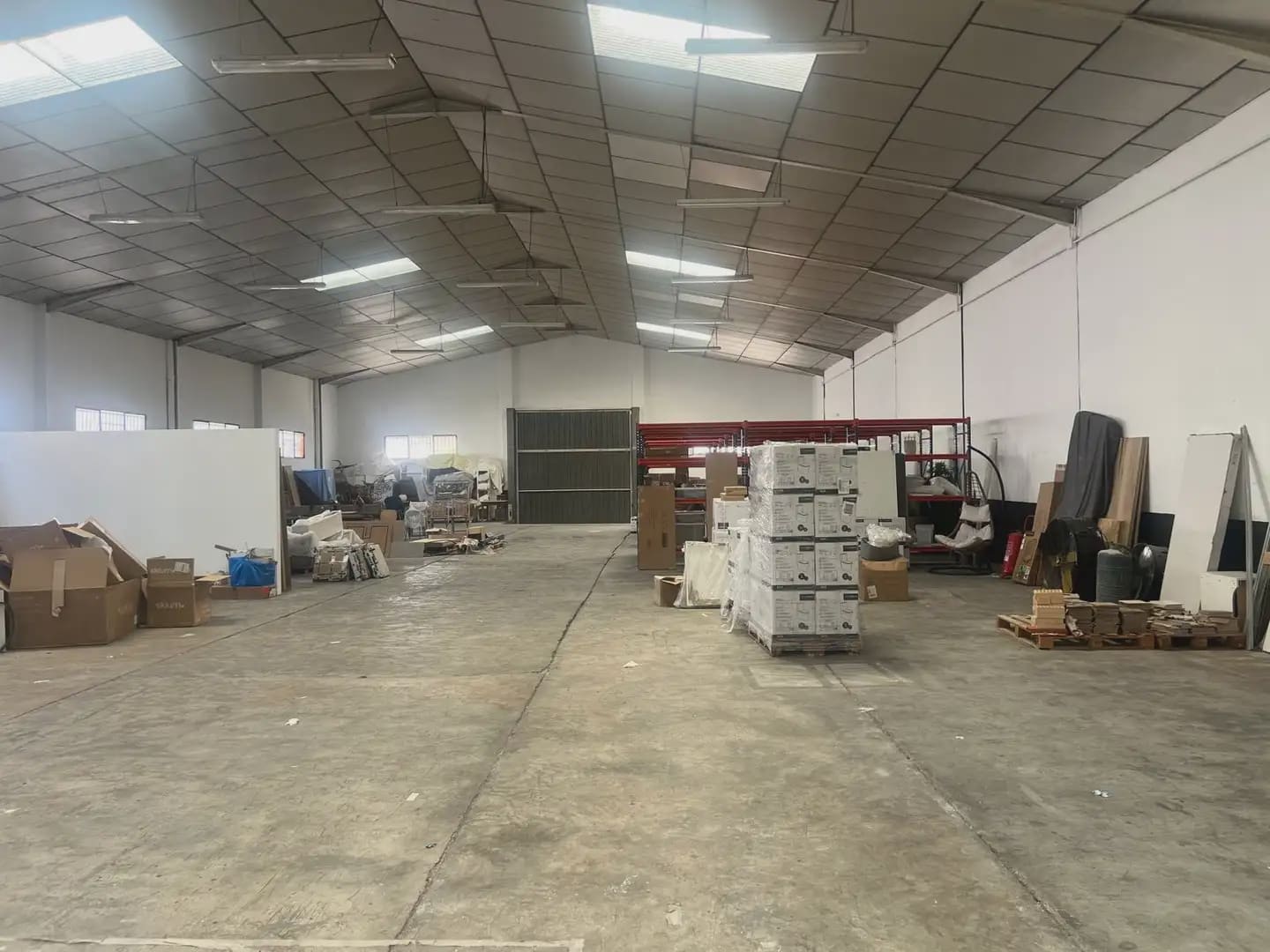 Comercial para arrendar em Quart de Poblet - 2 400 € (Ref: 9787884)