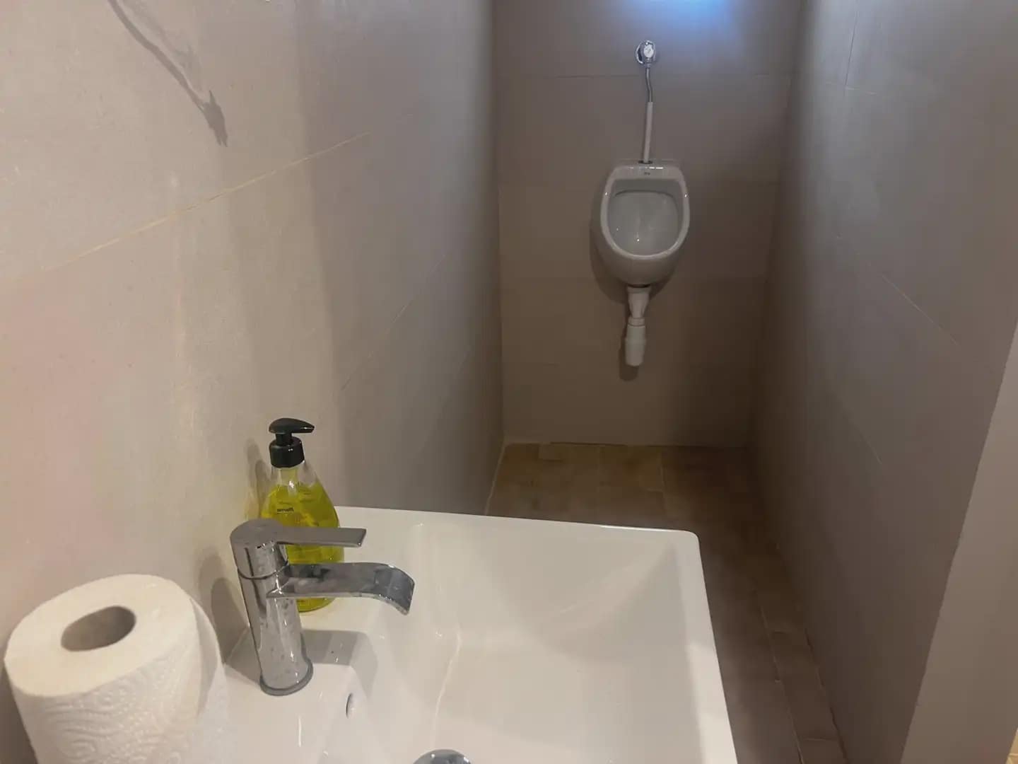 Comercial para arrendar em Quart de Poblet - 2 400 € (Ref: 9787884)