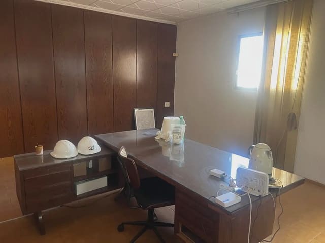 Comercial para arrendar em Quart de Poblet - 2 400 € (Ref: 9787884)