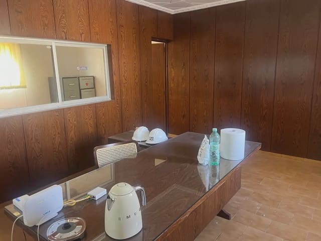 Comercial para arrendar em Quart de Poblet - 2 400 € (Ref: 9787884)