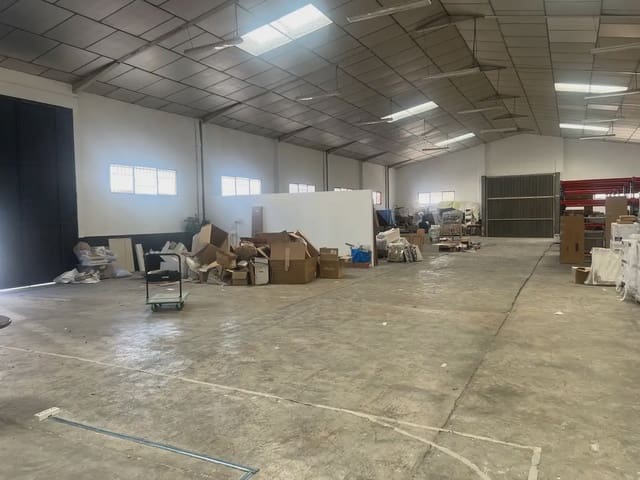 Comercial para arrendar em Quart de Poblet - 2 400 € (Ref: 9787884)