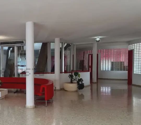 Erhverv til salg i Fuente del Jarro, Paterna - € 2.200.000 (Ref: 9827785)