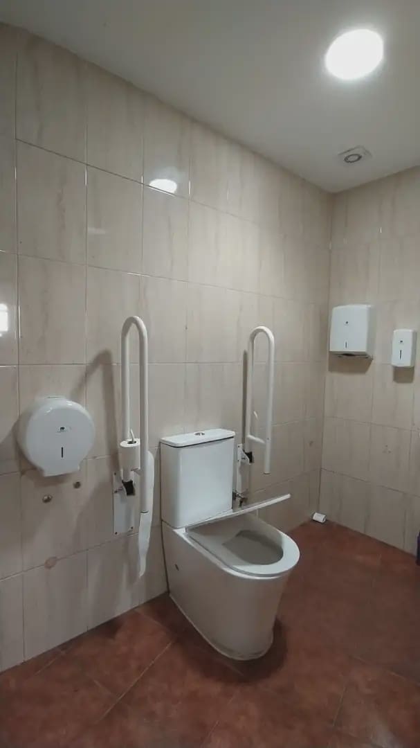 Commercial for sale in Manises - € 110,000 (Ref: 9834805)