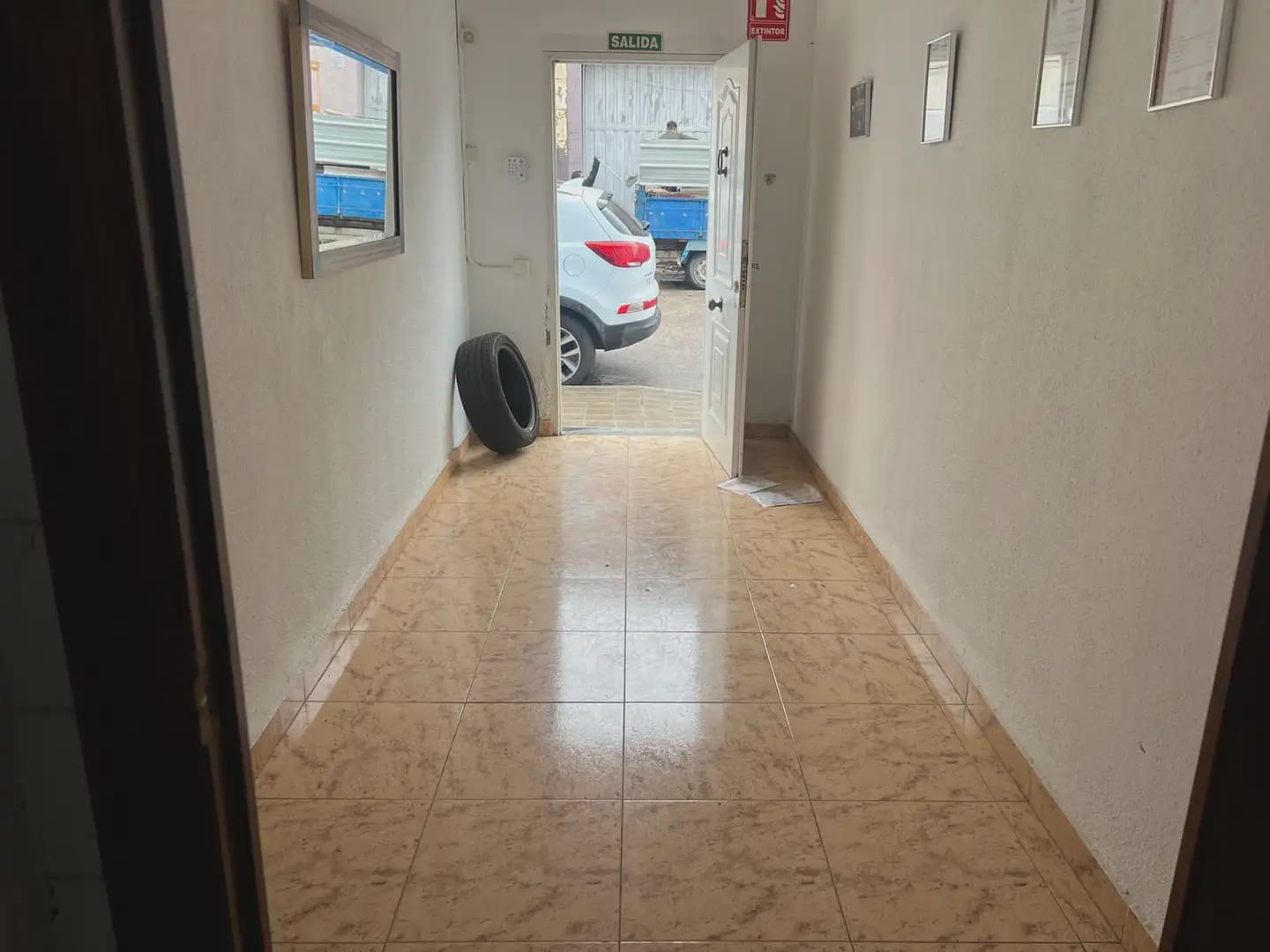Kaupallinen vuokrattavana paikassa Manises - 1 900 € (Ref: 9847848)