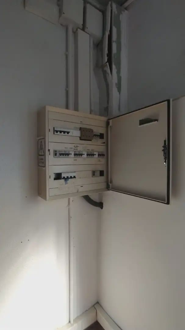 Kaupallinen vuokrattavana paikassa Manises - 1 900 € (Ref: 9847848)