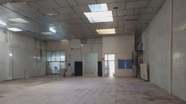 Comercial para arrendar em Manises - 1 900 € (Ref: 9847848)