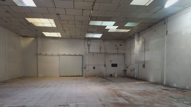 Comercial para arrendar em Manises - 1 900 € (Ref: 9847848)