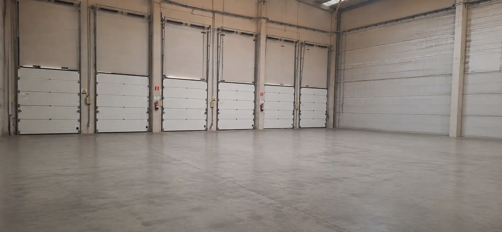 Erhverv til leje i La Pobla Llarga - € 3.000 (Ref: 9860824)