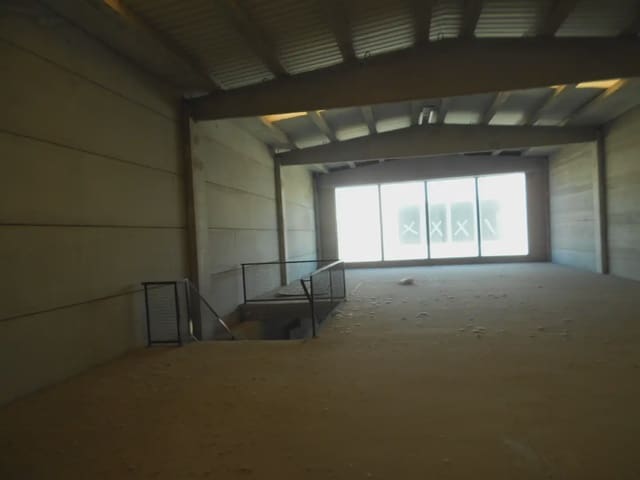 Comercial para venda em Manises - 330 000 € (Ref: 9879880)