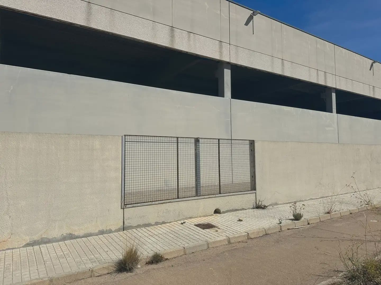 Commercial for rent in Villargordo del Cabriel - € 34,000 (Ref: 9880272)