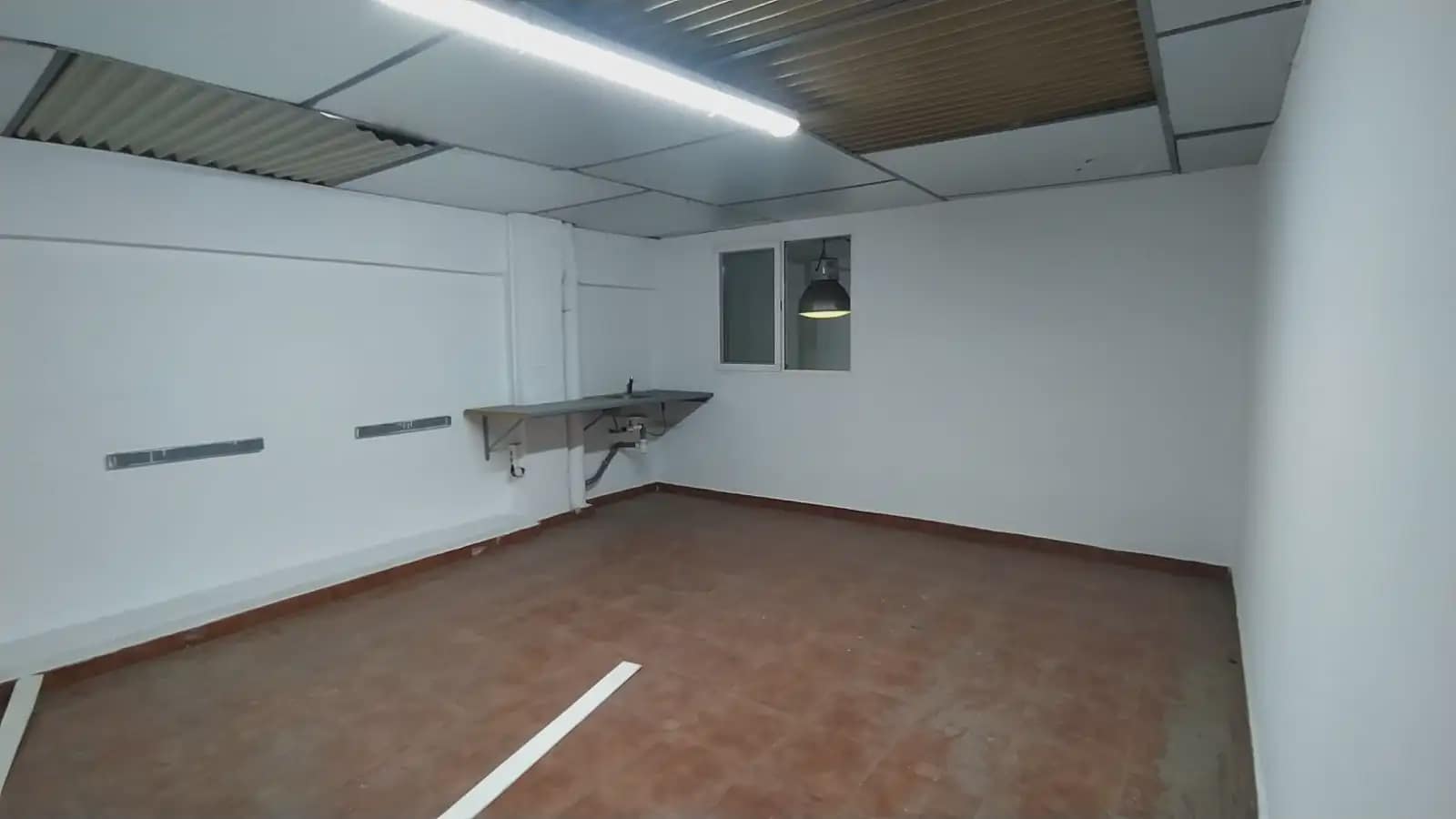 Komercyjne do wynajęcia w Xirivella z garażem - 4 500 € (Ref: 9896945)