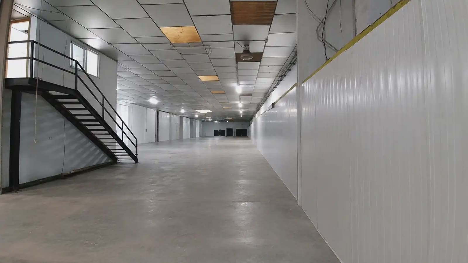 Komercyjne do wynajęcia w Xirivella z garażem - 4 500 € (Ref: 9896945)