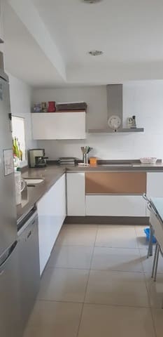 Casa de 4 habitaciones en Manises en venta - 390.000 € (Ref: 9920919)