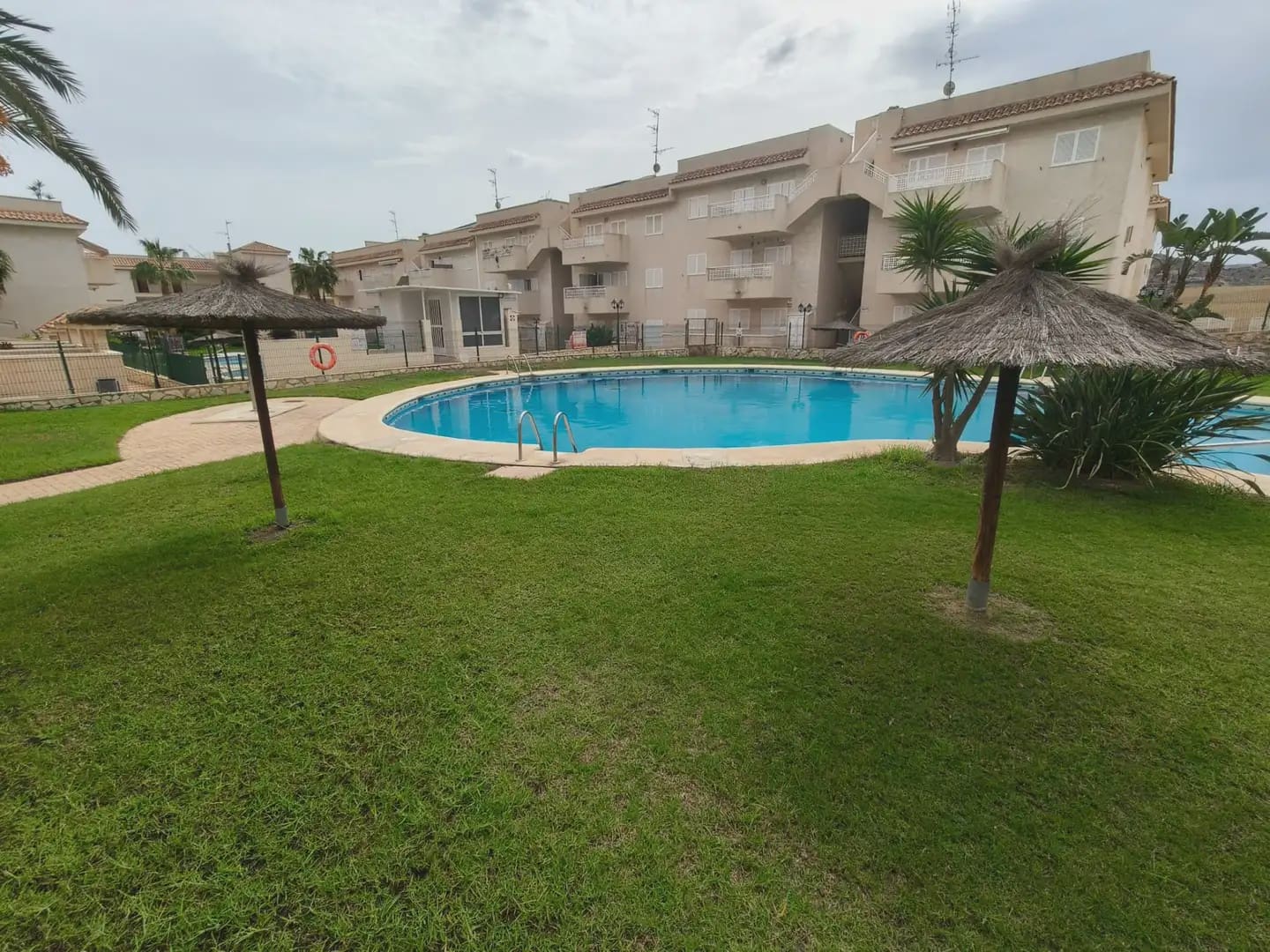 Piso de 2 habitaciones en Los Collados en venta con piscina garaje - 135.900 € (Ref: 10116012)