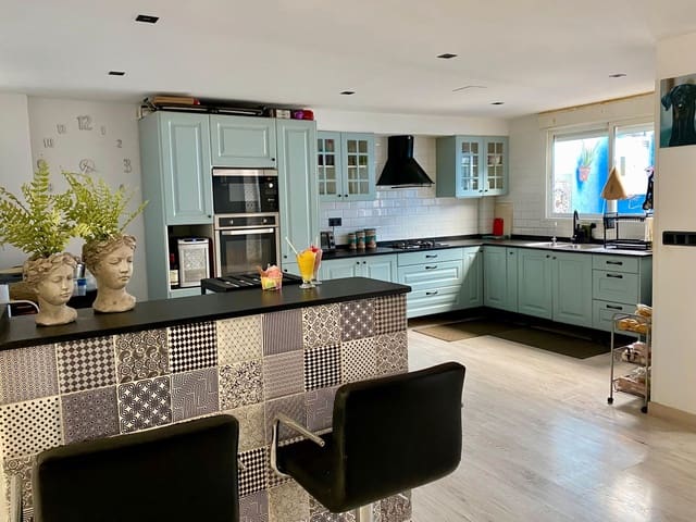 5 soveværelse Semi-Rækkehus til salg i Casco Antiguo, Aguilas - € 225.000 (Ref: 9331206)