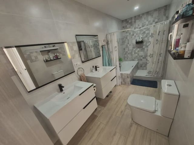 Casa de 4 habitaciones en Casco Antiguo, Aguilas en alquiler - 1.500 € (Ref: 9912295)