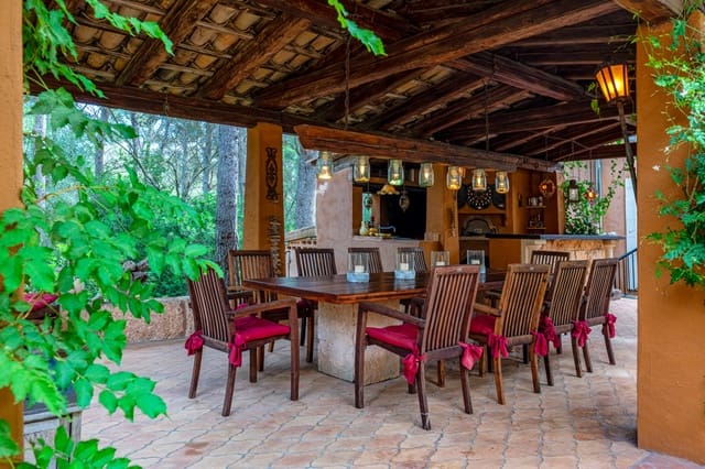 3 sypialnia Finka/Dom wiejski na sprzedaż w Portocolom, Felanitx z basenem garażem - 1 695 000 € (Ref: 8892098)