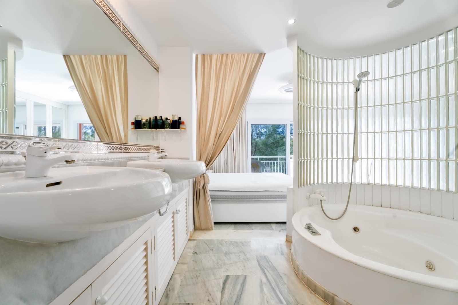 3 soveværelse Lejlighed til salg i Bendinat med swimmingpool garage - € 1.245.000 (Ref: 9201766)