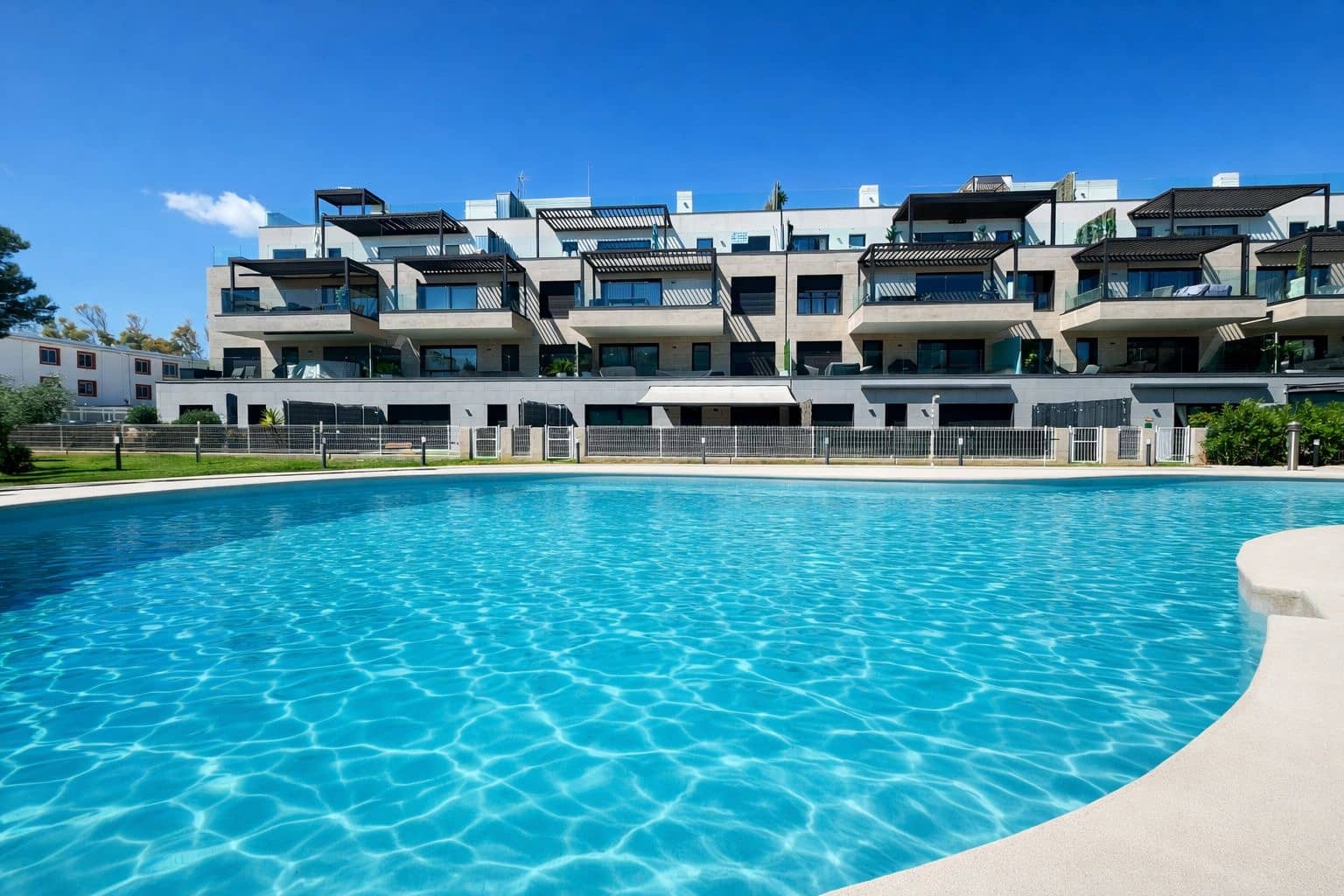 4 bedroom Apartment for sale in Santa Ponsa with pool - € 1,095,000 (Ref: 9737342)