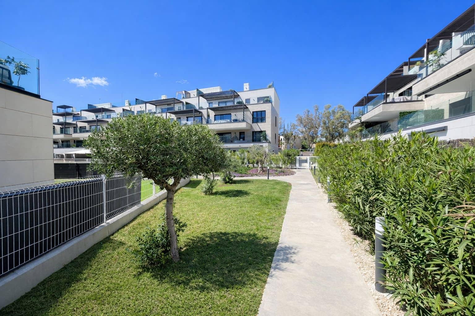 4 bedroom Apartment for sale in Santa Ponsa with pool - € 1,095,000 (Ref: 9737342)