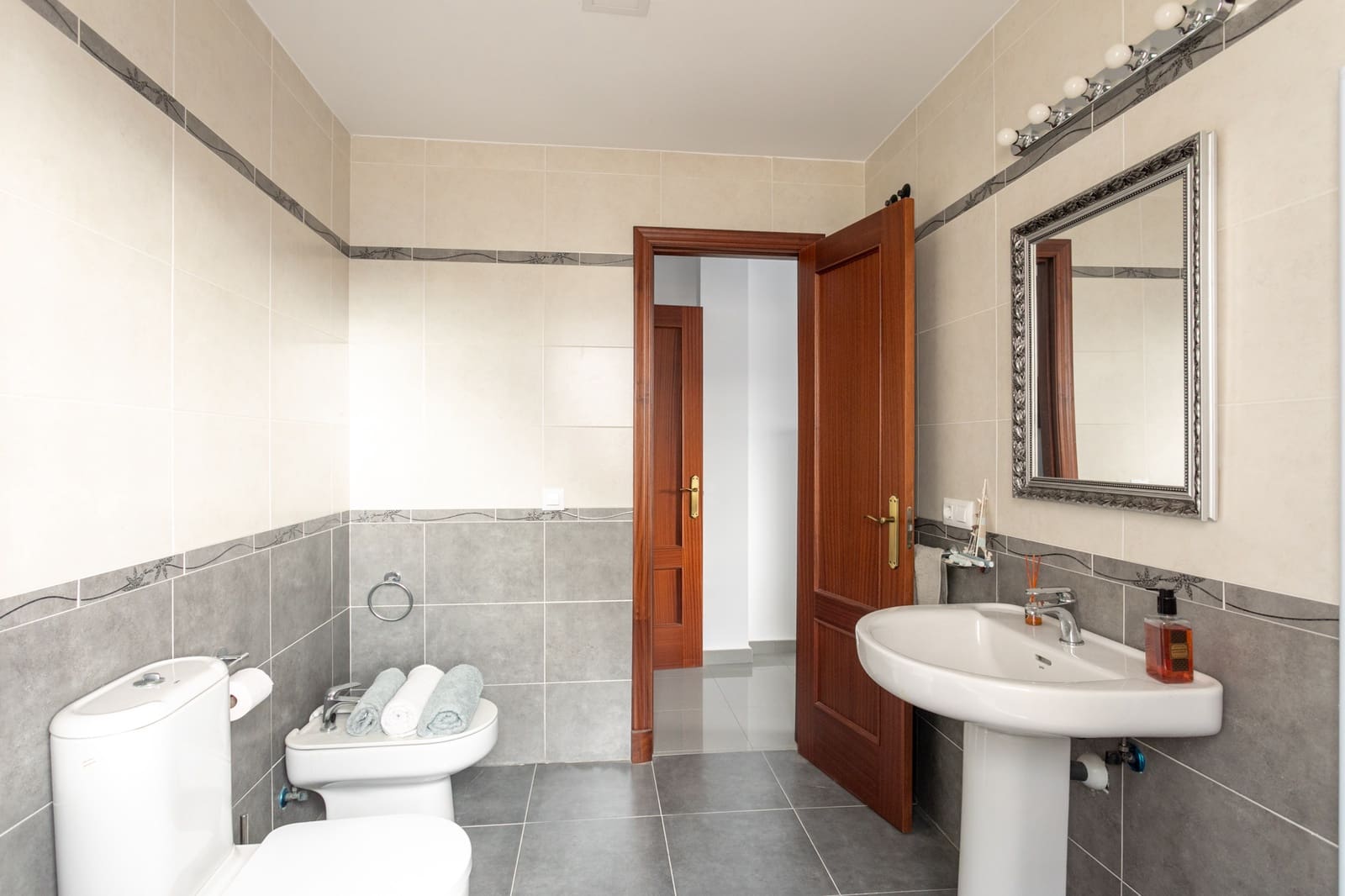 Chalet de 3 habitaciones en Chiclana de la Frontera en venta con piscina garaje - 650.000 € (Ref: 9465857)