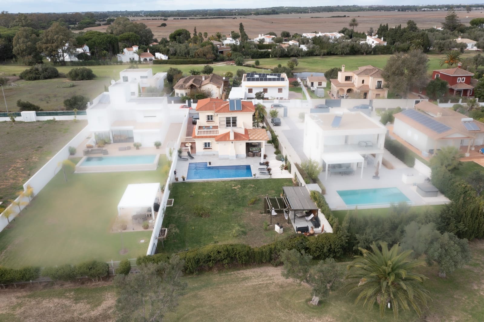 Chalet de 3 habitaciones en Chiclana de la Frontera en venta con piscina garaje - 650.000 € (Ref: 9465857)