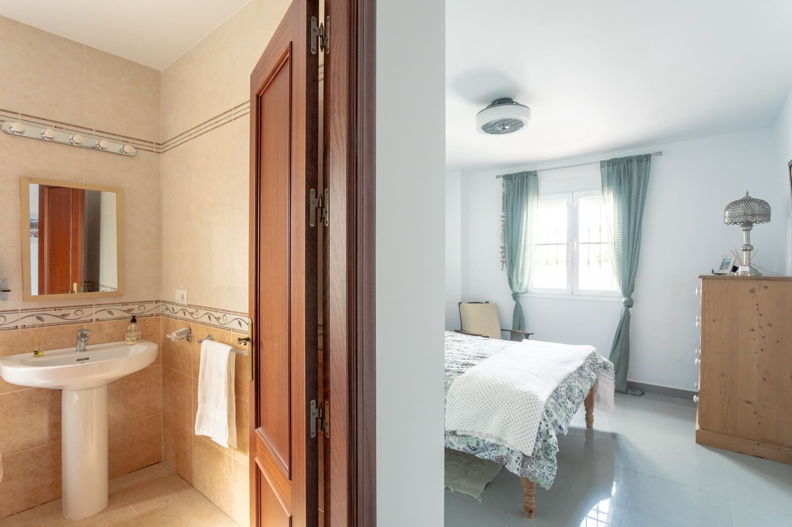 Chalet de 3 habitaciones en Chiclana de la Frontera en venta con piscina garaje - 650.000 € (Ref: 9465857)