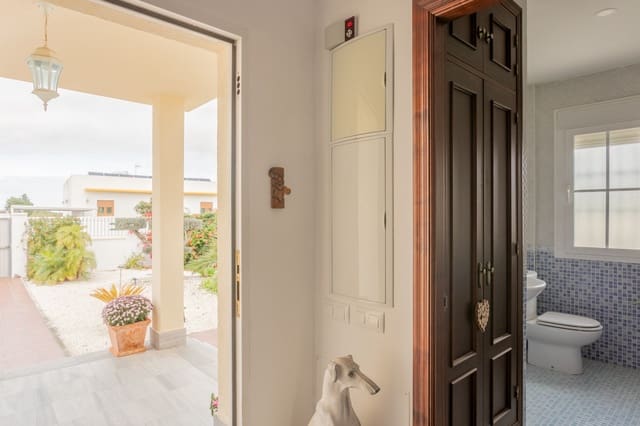 3 Zimmer Villa zu verkaufen in Chiclana de la Frontera mit Pool Garage - 650.000 € (Ref: 9465857)