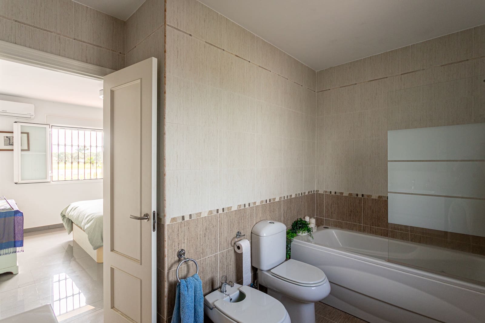 Chalet de 3 habitaciones en Chiclana de la Frontera en venta con piscina garaje - 650.000 € (Ref: 9465857)