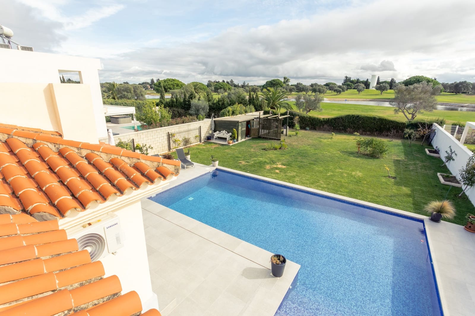 Chalet de 3 habitaciones en Chiclana de la Frontera en venta con piscina garaje - 650.000 € (Ref: 9465857)