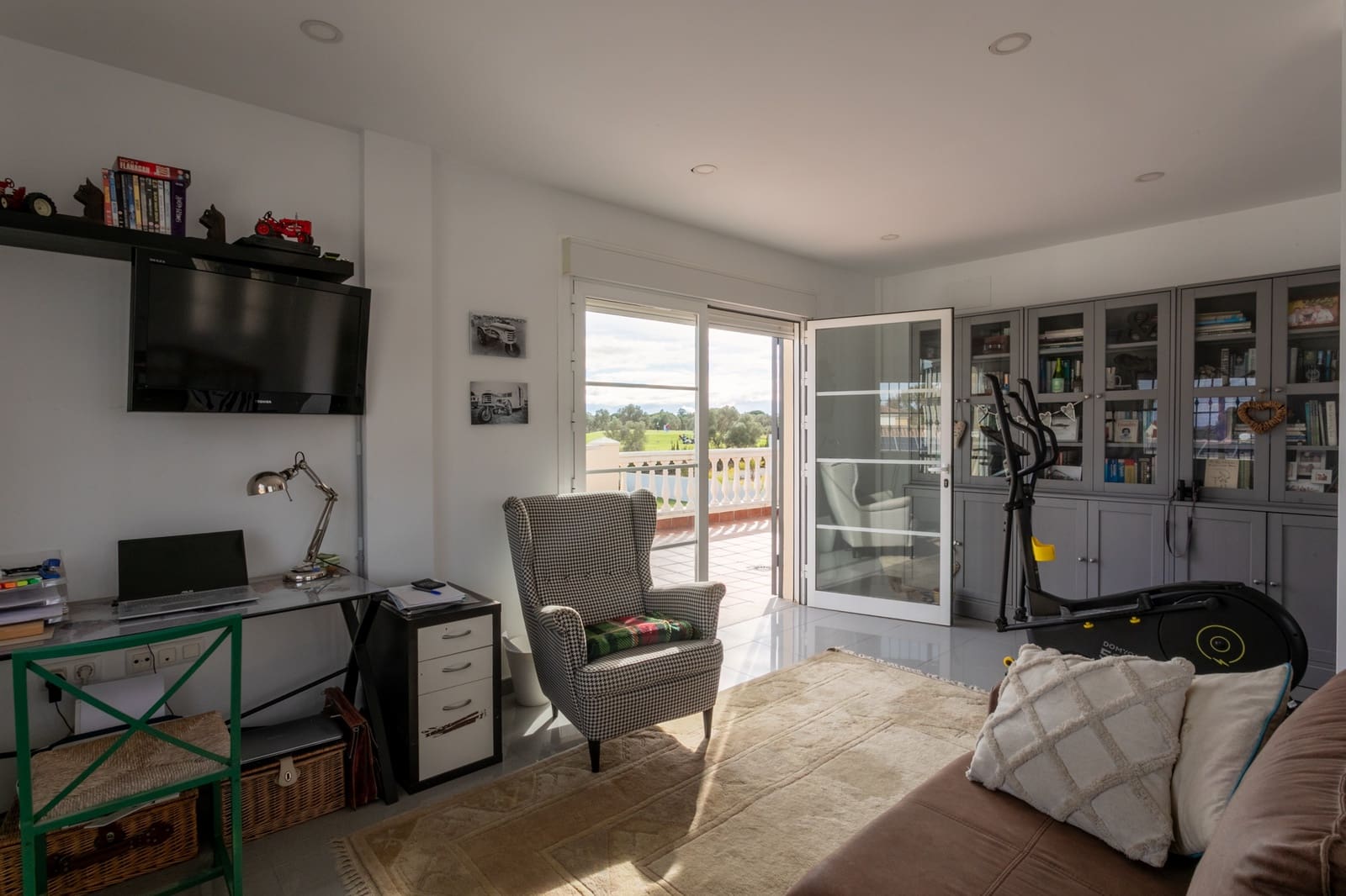 Chalet de 3 habitaciones en Chiclana de la Frontera en venta con piscina garaje - 650.000 € (Ref: 9465857)