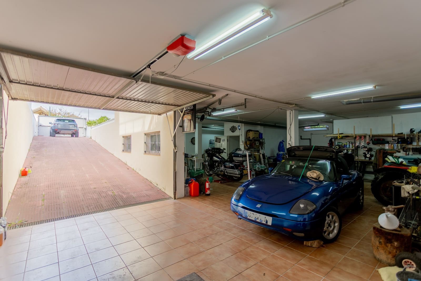 Chalet de 3 habitaciones en Chiclana de la Frontera en venta con piscina garaje - 650.000 € (Ref: 9465857)