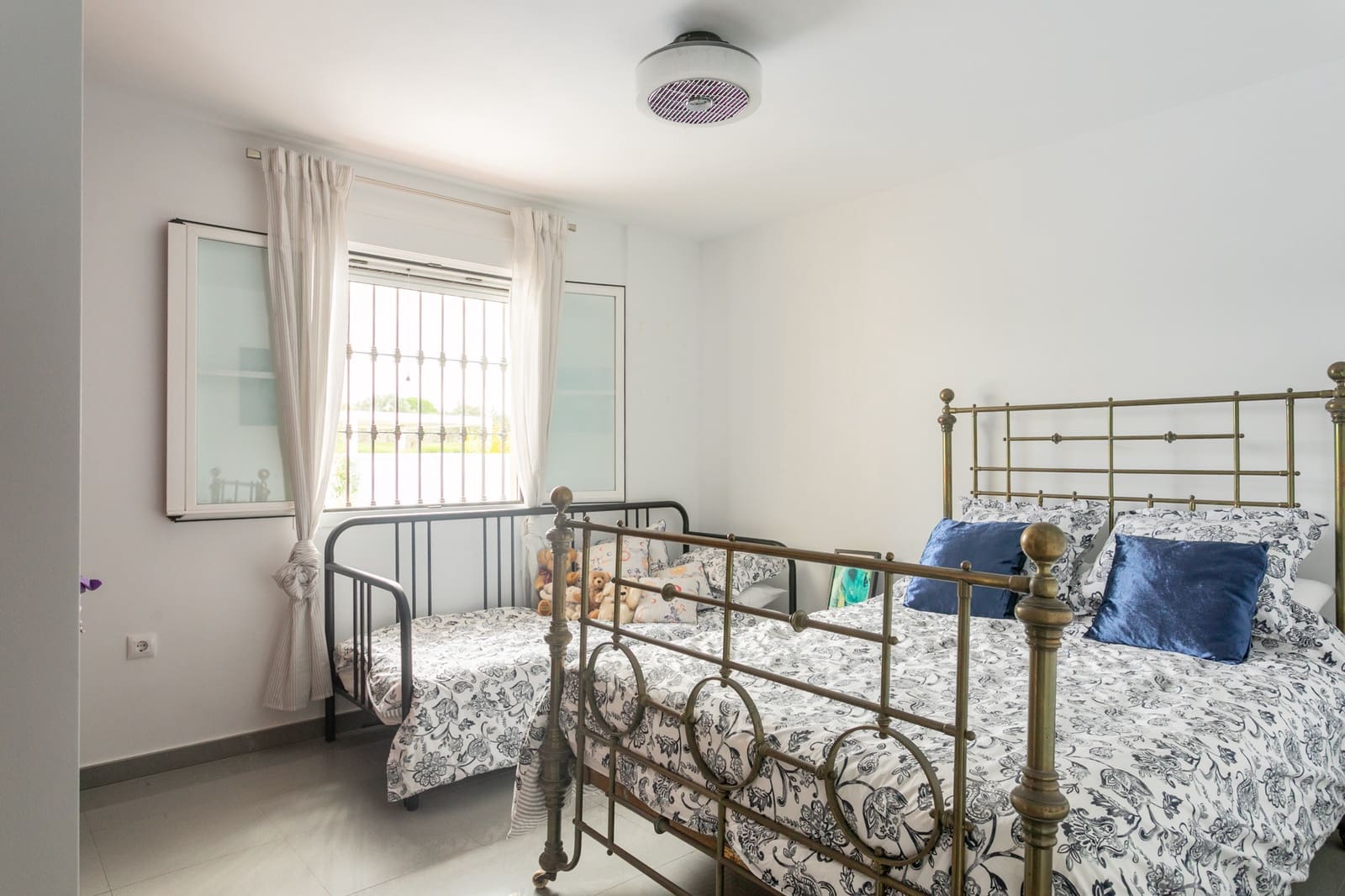 Chalet de 3 habitaciones en Chiclana de la Frontera en venta con piscina garaje - 650.000 € (Ref: 9465857)