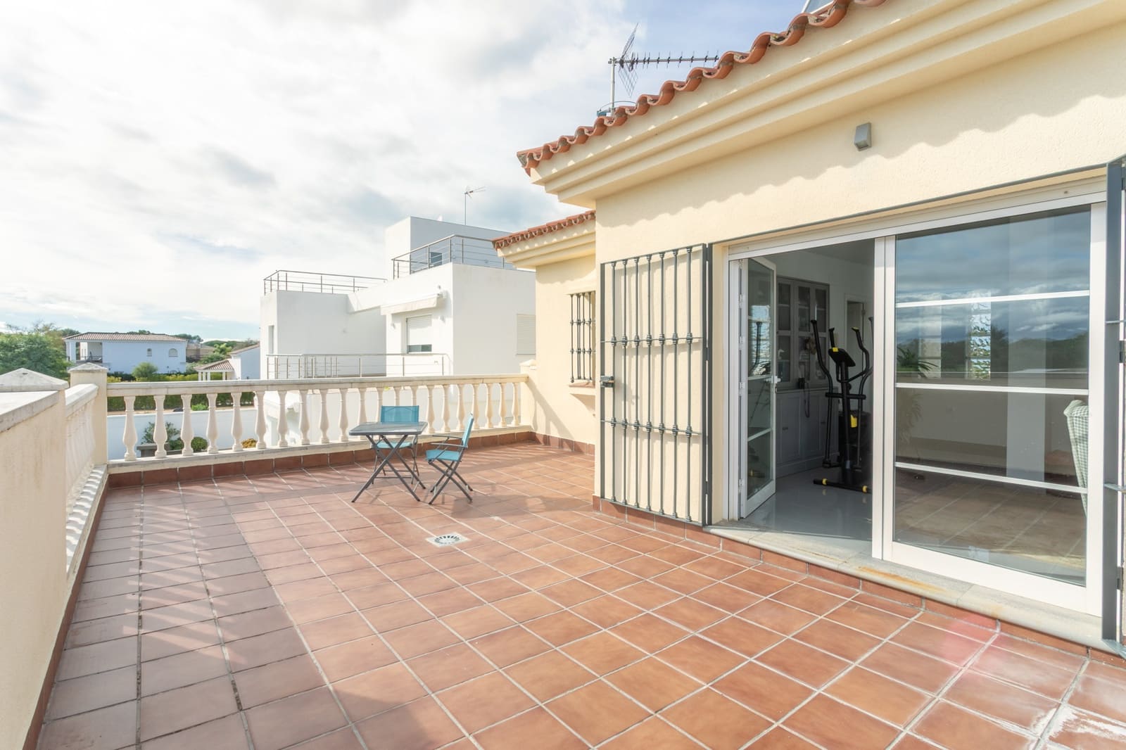 Chalet de 3 habitaciones en Chiclana de la Frontera en venta con piscina garaje - 650.000 € (Ref: 9465857)