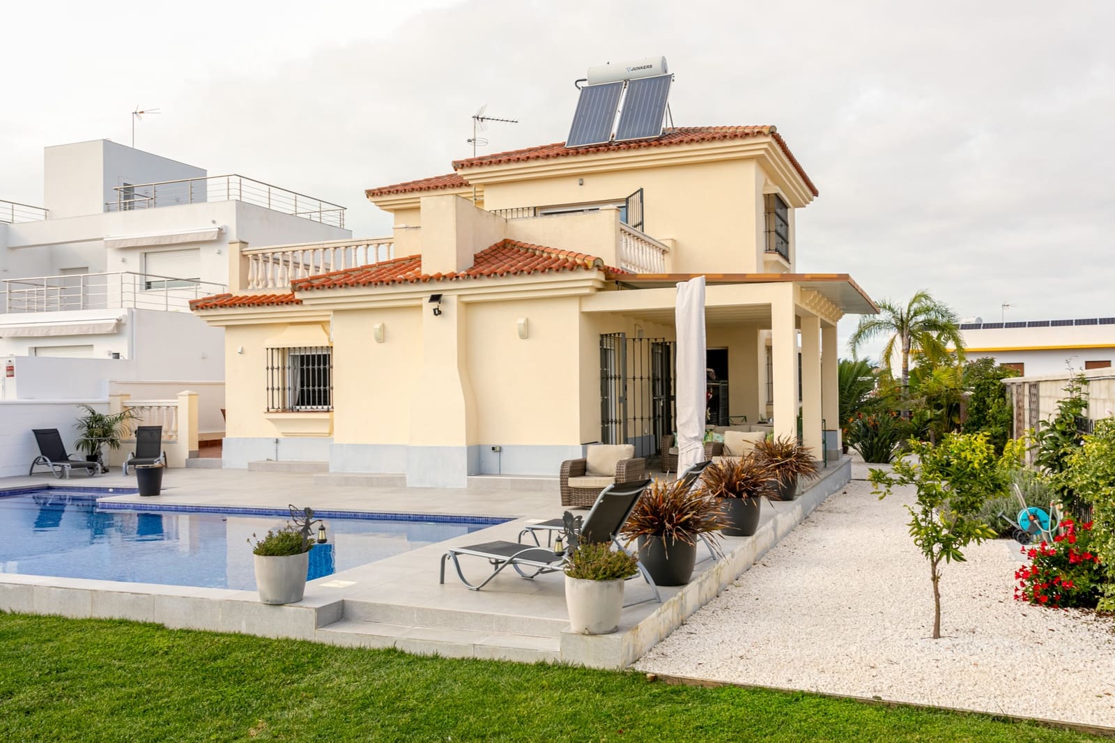 Chalet de 3 habitaciones en Chiclana de la Frontera en venta con piscina garaje - 650.000 € (Ref: 9465857)