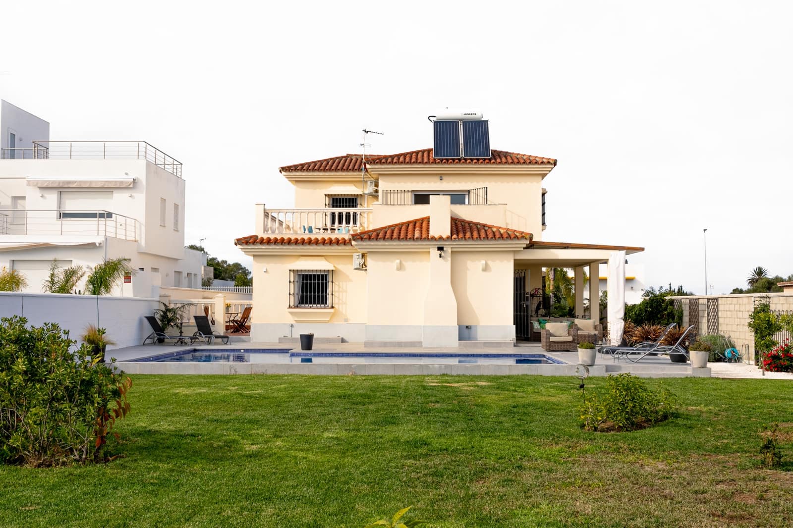 Chalet de 3 habitaciones en Chiclana de la Frontera en venta con piscina garaje - 650.000 € (Ref: 9465857)