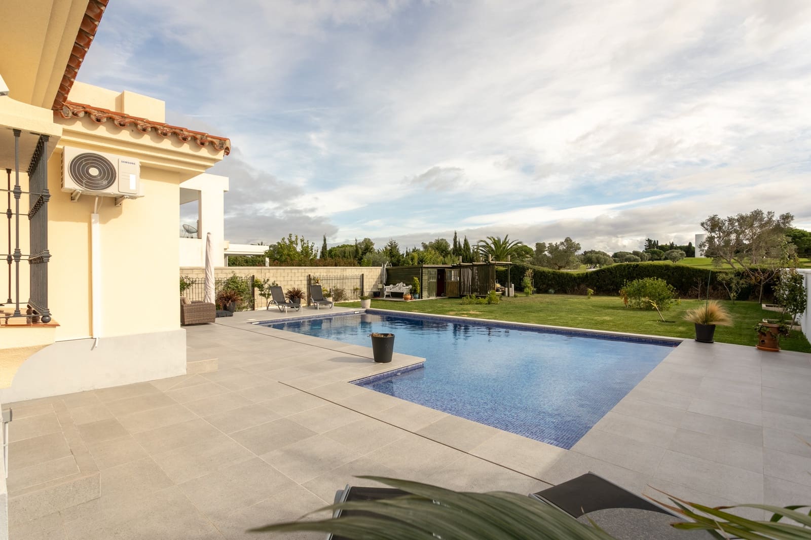 Chalet de 3 habitaciones en Chiclana de la Frontera en venta con piscina garaje - 650.000 € (Ref: 9465857)