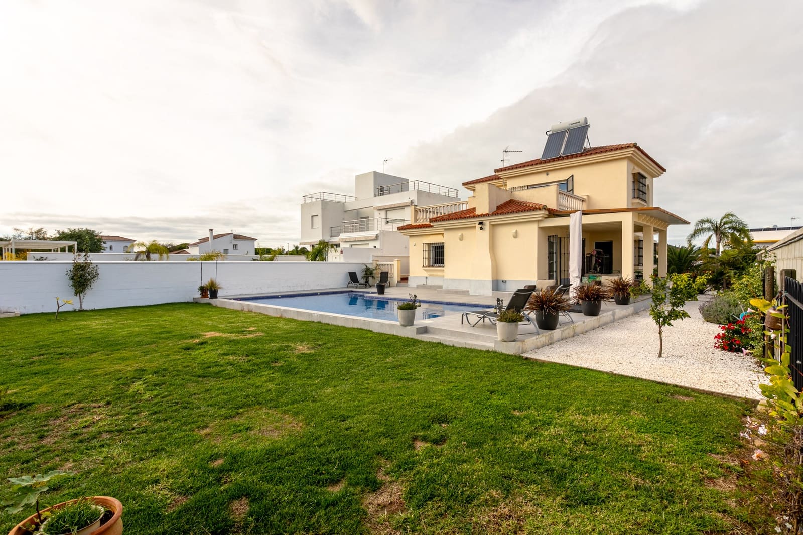 Chalet de 3 habitaciones en Chiclana de la Frontera en venta con piscina garaje - 650.000 € (Ref: 9465857)