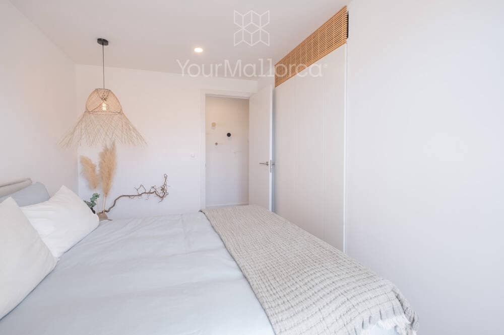 2 slaapkamer Flat te koop in Santa Ponsa - € 595.000 (Ref: 10031021)