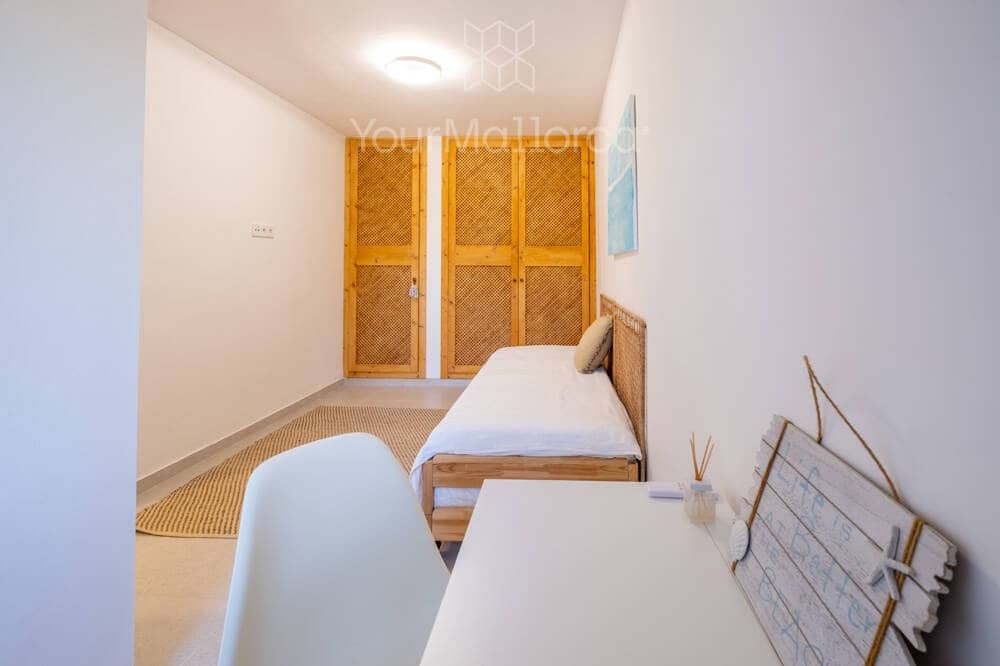 2 bedroom Flat for sale in Font de Sa Cala / Font de La Cala with garage - € 385,000 (Ref: 9867260)