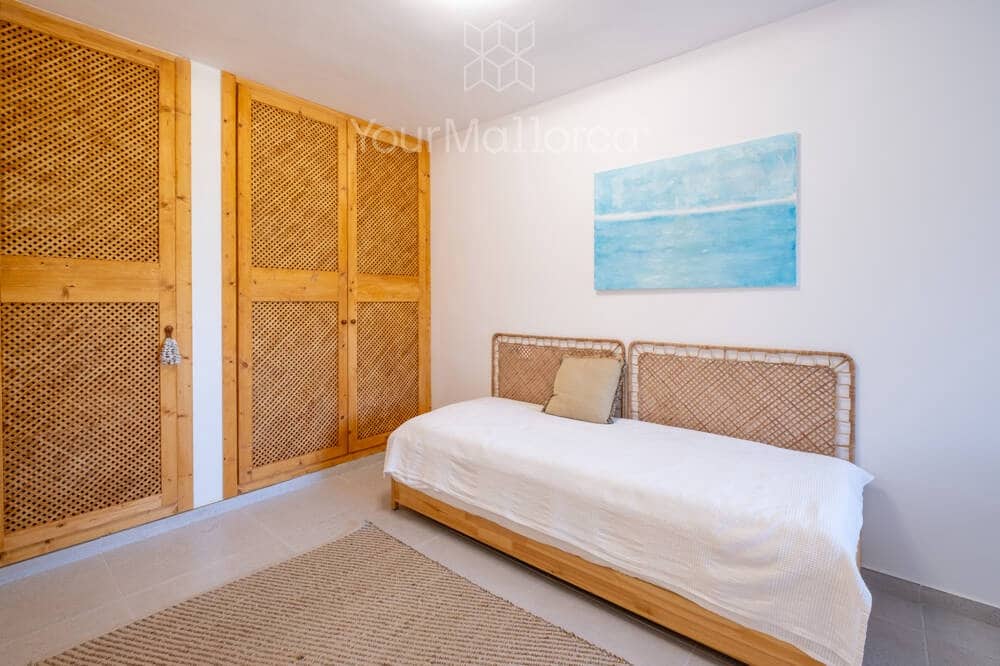 2 bedroom Flat for sale in Font de Sa Cala / Font de La Cala with garage - € 385,000 (Ref: 9867260)