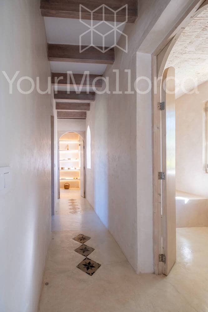 2 bedroom Finca/Country House for sale in Capdepera - € 1,850,000 (Ref: 9867261)