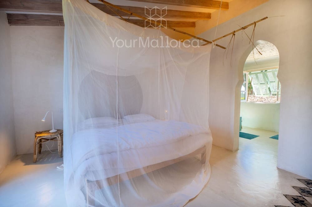 2 bedroom Finca/Country House for sale in Capdepera - € 1,850,000 (Ref: 9867261)