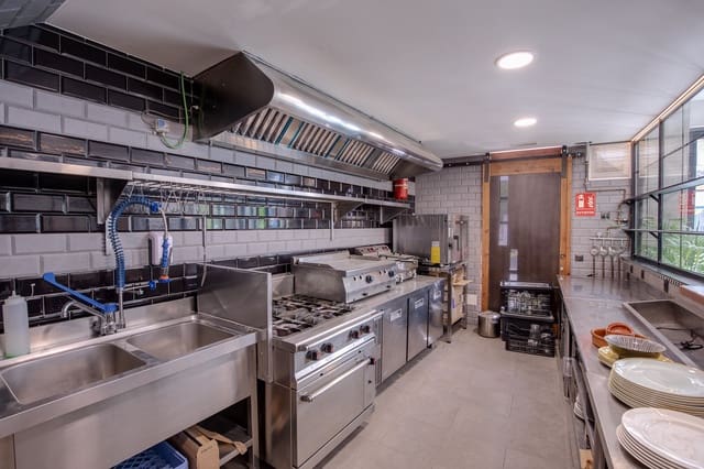 Erhverv til salg i Benahavís pueblo, Benahavís - € 1.390.000 (Ref: 8905920)