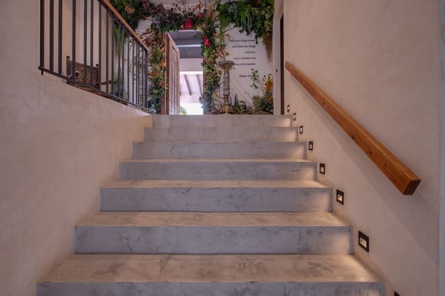 Erhverv til salg i Benahavís pueblo, Benahavís - € 1.390.000 (Ref: 8905920)