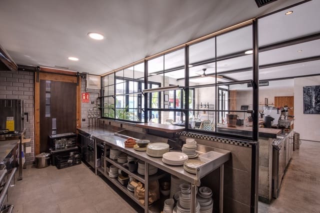 Erhverv til salg i Benahavís pueblo, Benahavís - € 1.390.000 (Ref: 8905920)